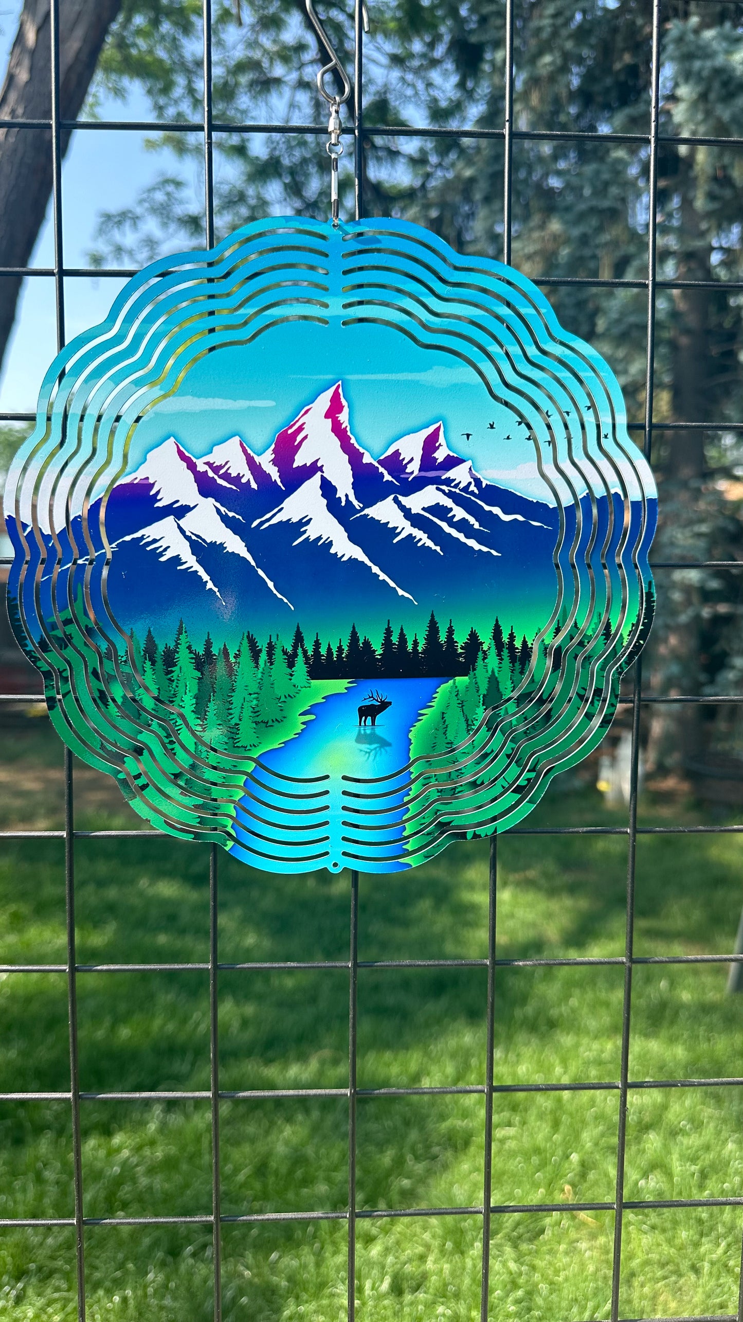 10 Mountain Valley 3D Wind Spinner - Elegant Outdoor Decor for Gardens and Patios