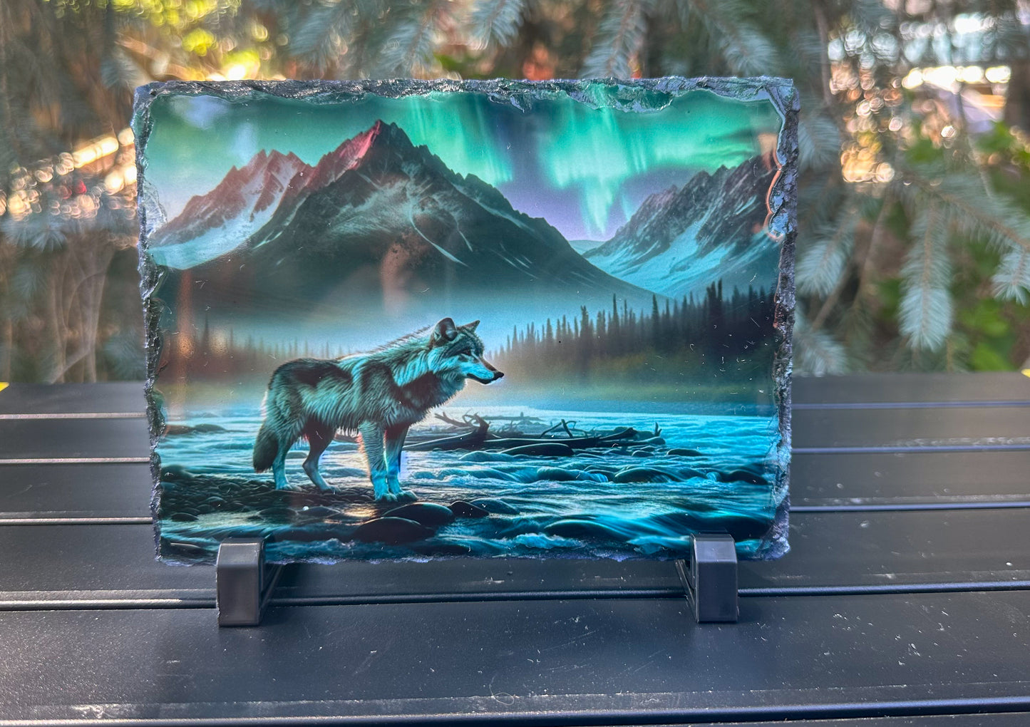 Northern Lights Wolf Decorative Slate Plaque - Perfect Gift for Wolf Lovers