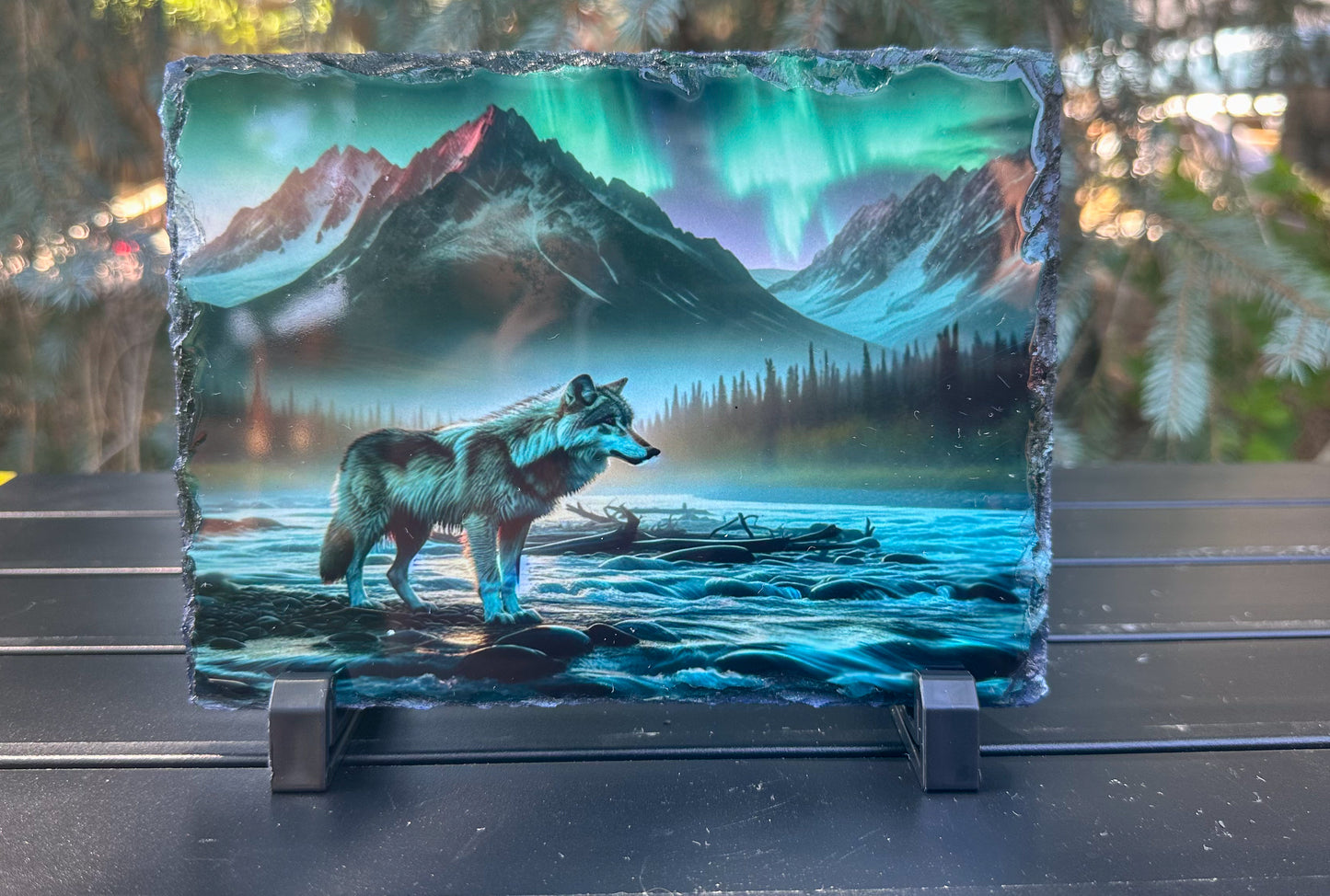 Northern Lights Wolf Decorative Slate Plaque - Perfect Gift for Wolf Lovers