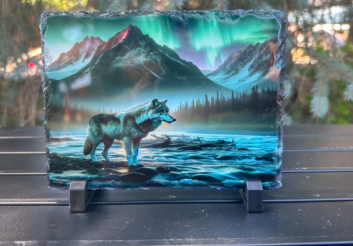 Northern Lights Wolf Decorative Slate Plaque - Perfect Gift for Wolf Lovers