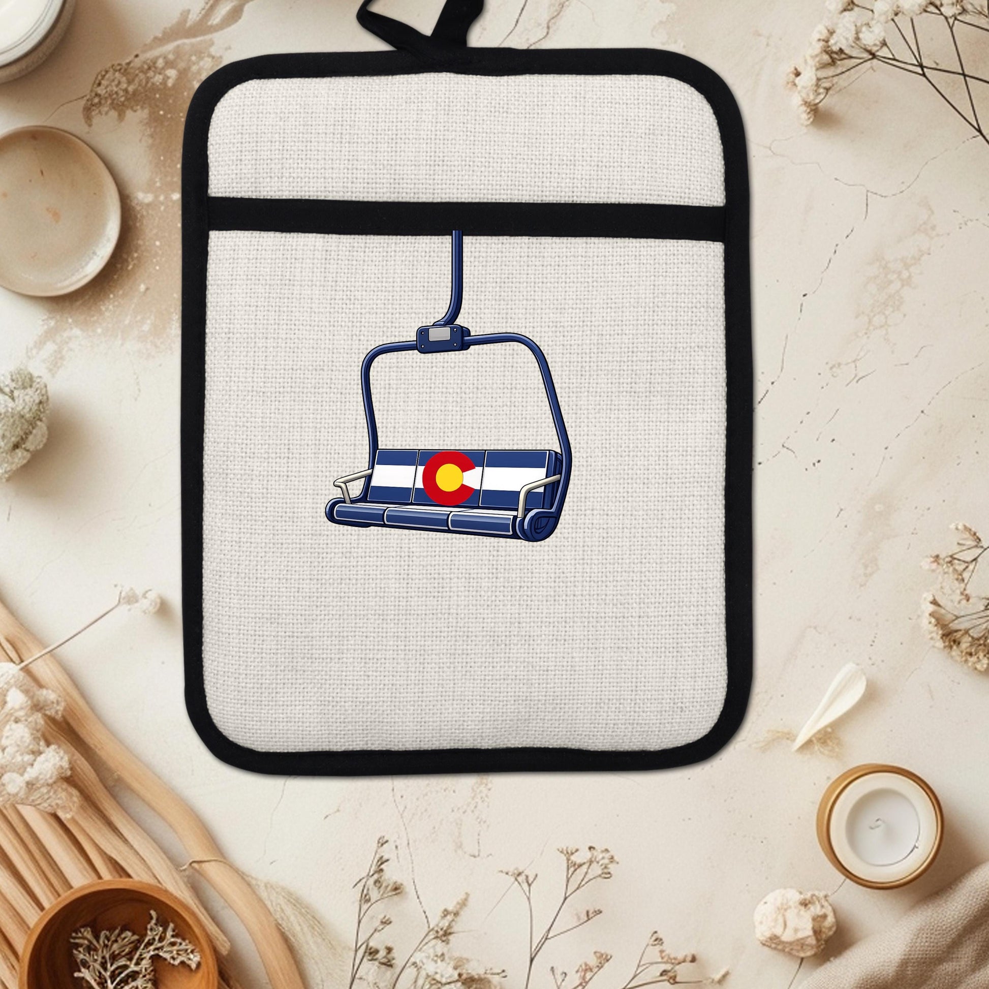 Colorado Flag Pot Holder – Ski Lift Pot Holder with Heat Resistant Mitt & Non Slip Trivet - displayed in garden