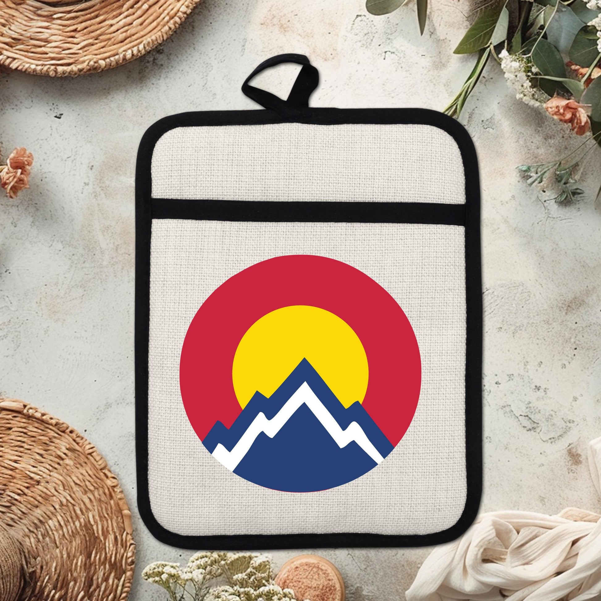 Colorado Pot Holder | Silicone Pocket Oven Mitt With Heat Resistant Trivet - product dimensions and specifications