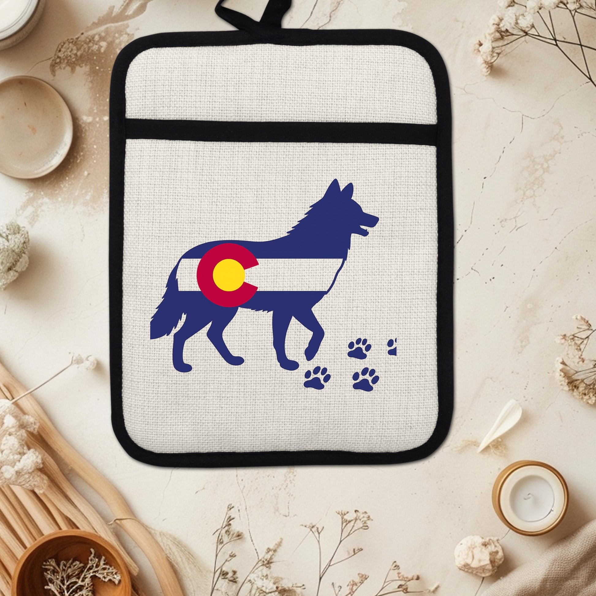 Colorado Wolf Pot Holder - Linen Front, Silicone Trivet, Heat Resistant Pad - detail view