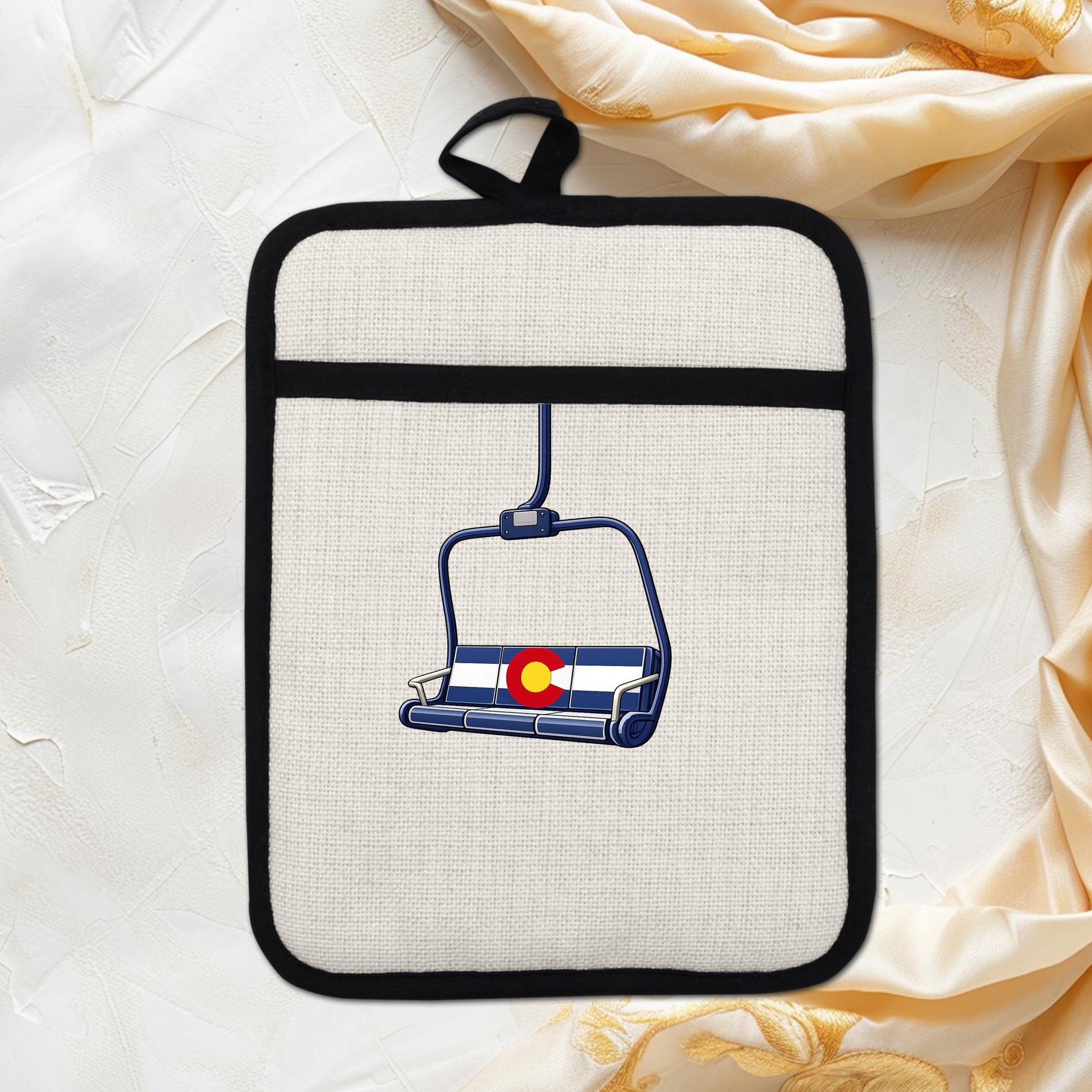 Colorado Flag Pot Holder – Ski Lift Pot Holder with Heat Resistant Mitt & Non Slip Trivet - detail view