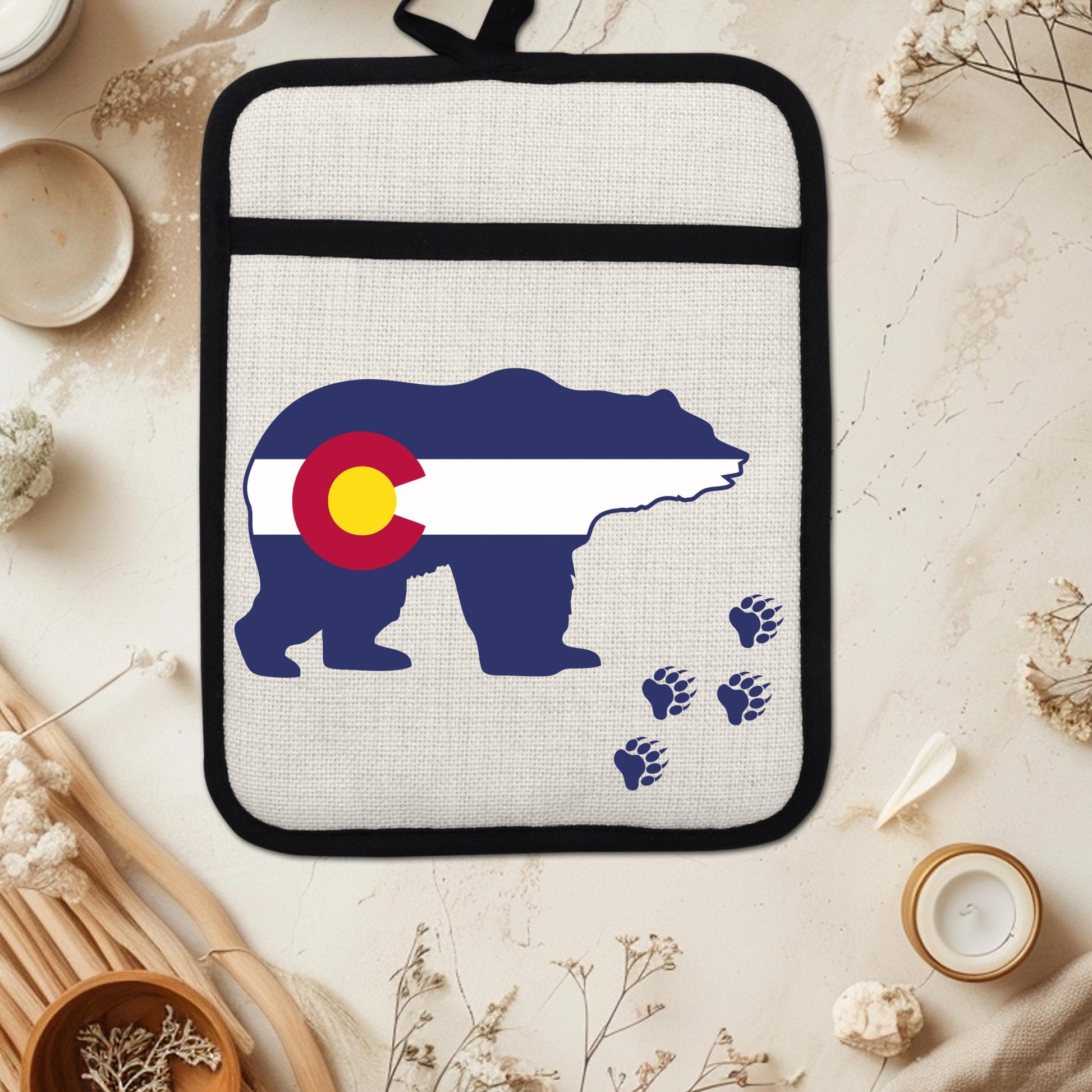 Pot Holder Oven Mitt - Colorado Bear Design | Silicone Pot Holder, Linen Fabric - detail view