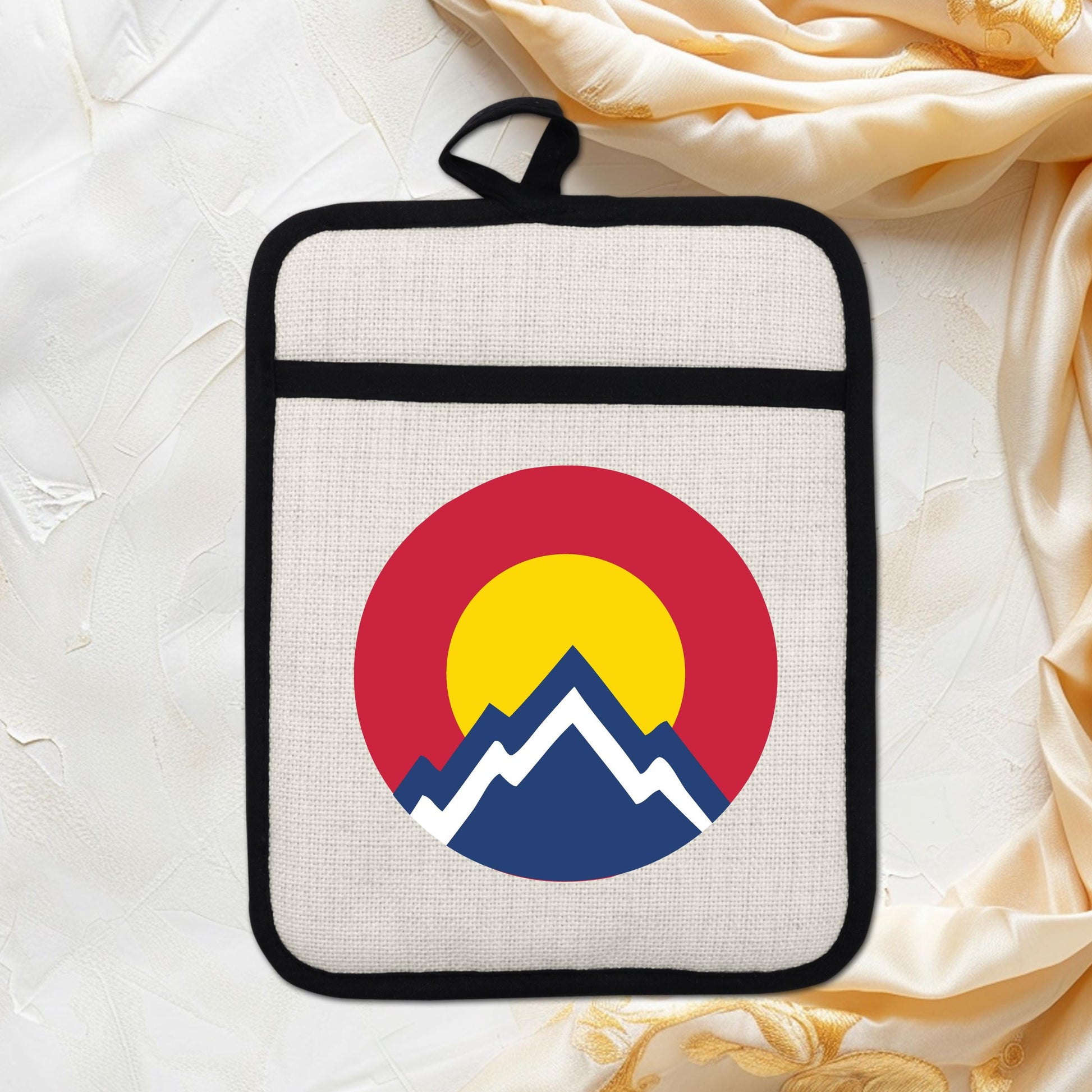 Colorado Pot Holder | Silicone Pocket Oven Mitt With Heat Resistant Trivet - detail view