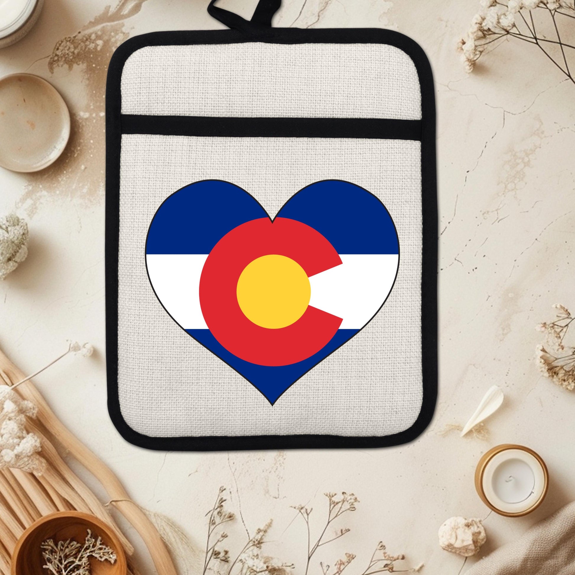 Colorado Heart Pot Holder – Silicone Pot Holder with Linen Front & Heat Resistant Trivet - detail view